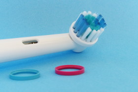 Elektrische Zahnbürsten können das gleiche wie die Klassiker